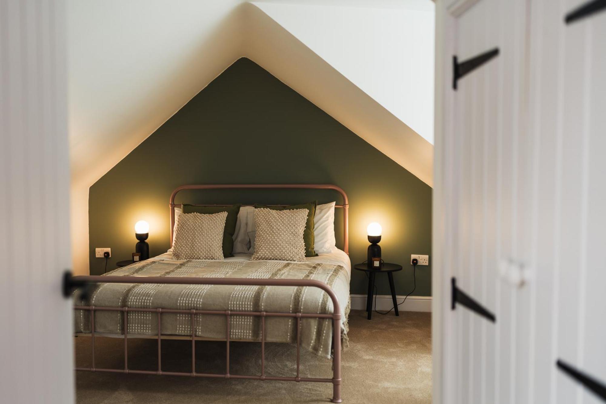 Apartment Feature Stone, Stunning Apartment, 2 X King Beds And Single, Sleeps 5