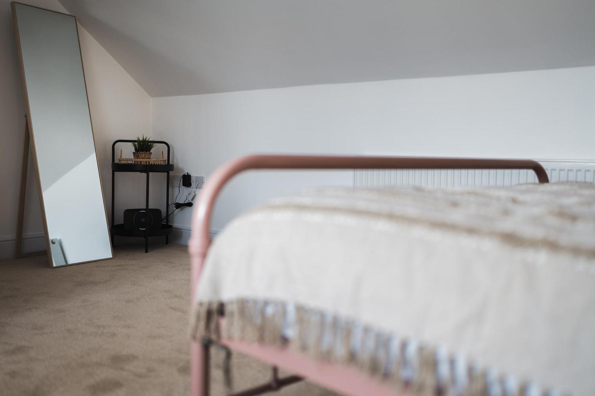 Feature Stone, Stunning Apartment, 2 X King Beds And Single, Sleeps 5 Castle Cary